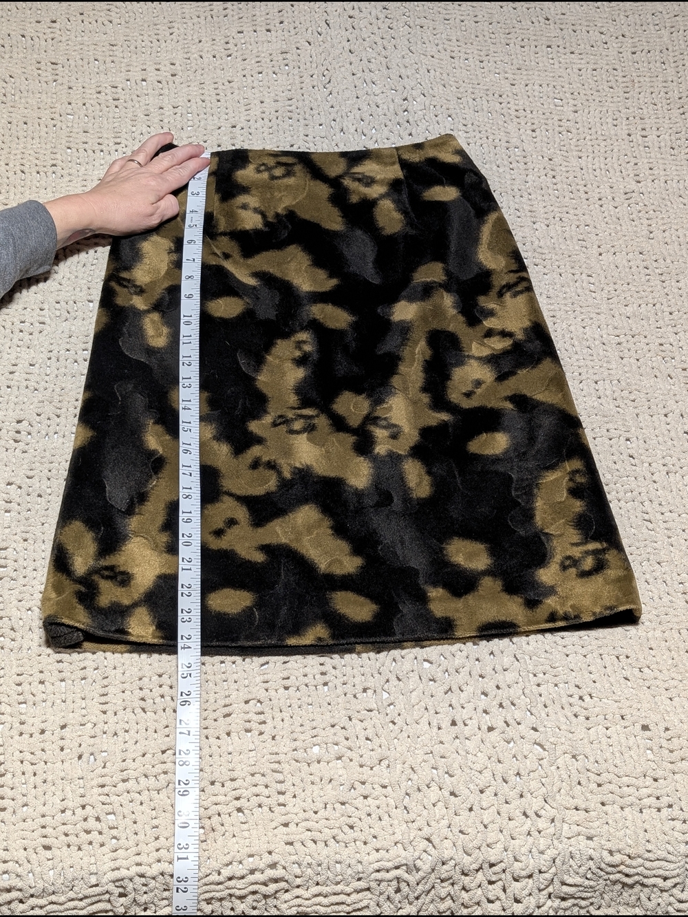 361 - Chaloc Skirt | Modern Minimalist Midi Skirt | Everyday Chic | - Picture 7 of 9